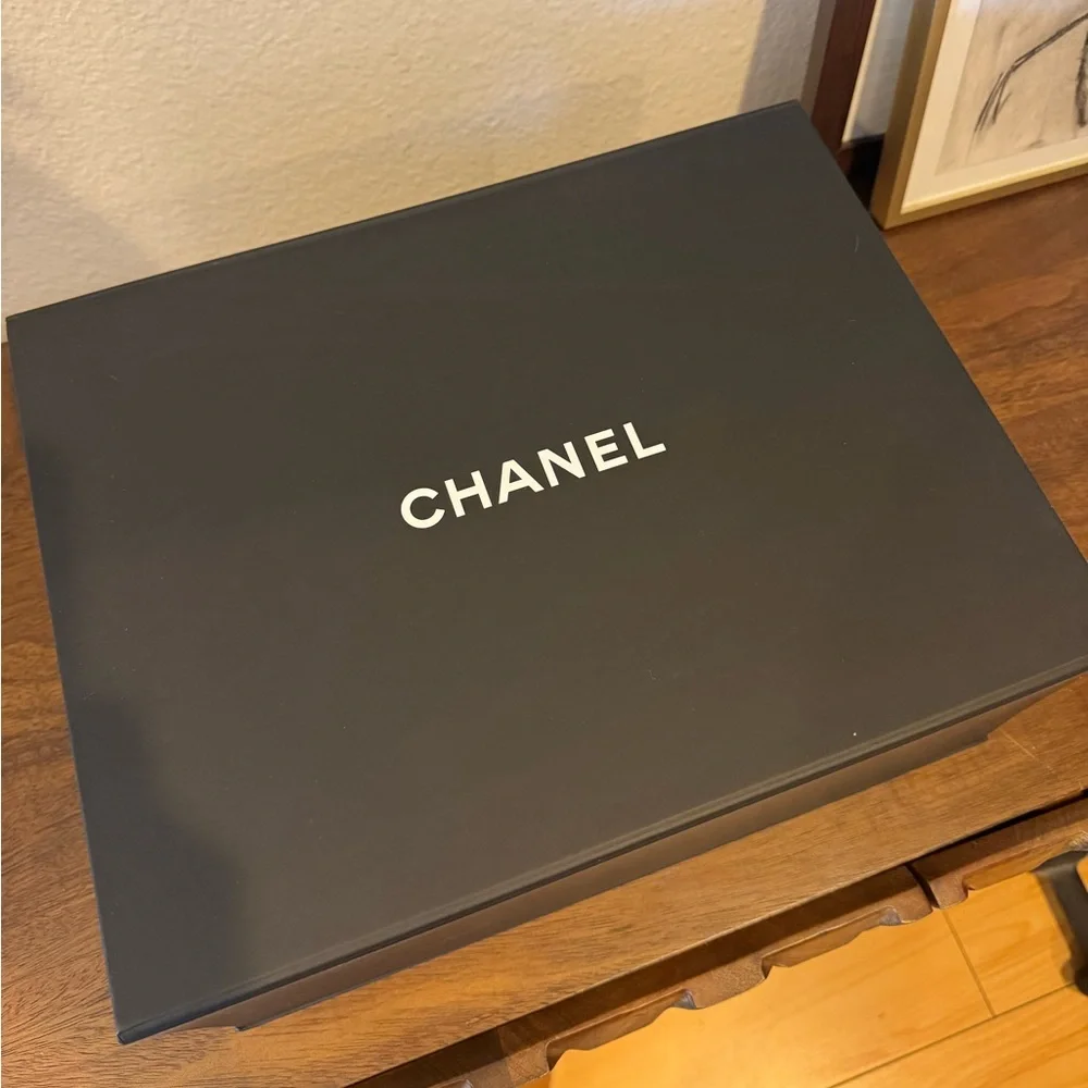 CHANEL 19 Grey Quilted Goatskin Medium Bag Ruthenium Silver Gold Hardware Purse - Picture 13 of 13